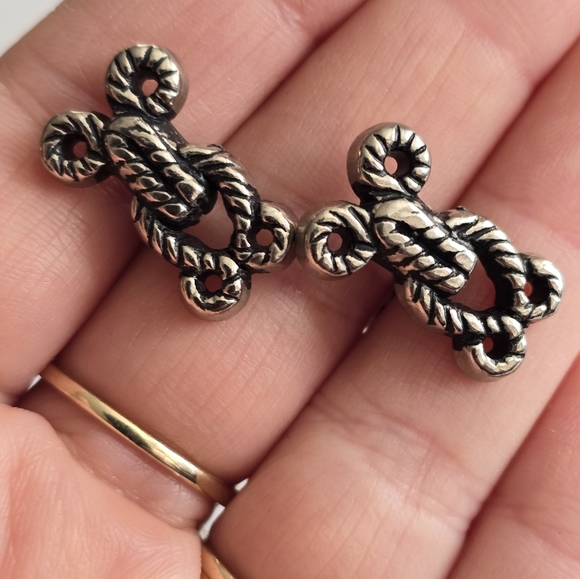 Vintage cufflinks hook and eye knot design Silver tone cable cuff links - Picture 3 of 7